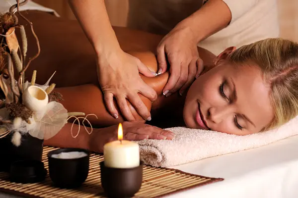 En Mónaco Luxury Spa, entendemos que el masaje no solo es una experiencia gratificante para el cuerpo, sino una experiencia transformadora que nutre tanto el alma como la mente...
